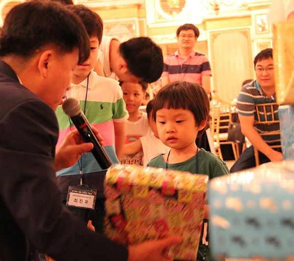 Gift for employees' children at FORCS 22nd Anniversary 